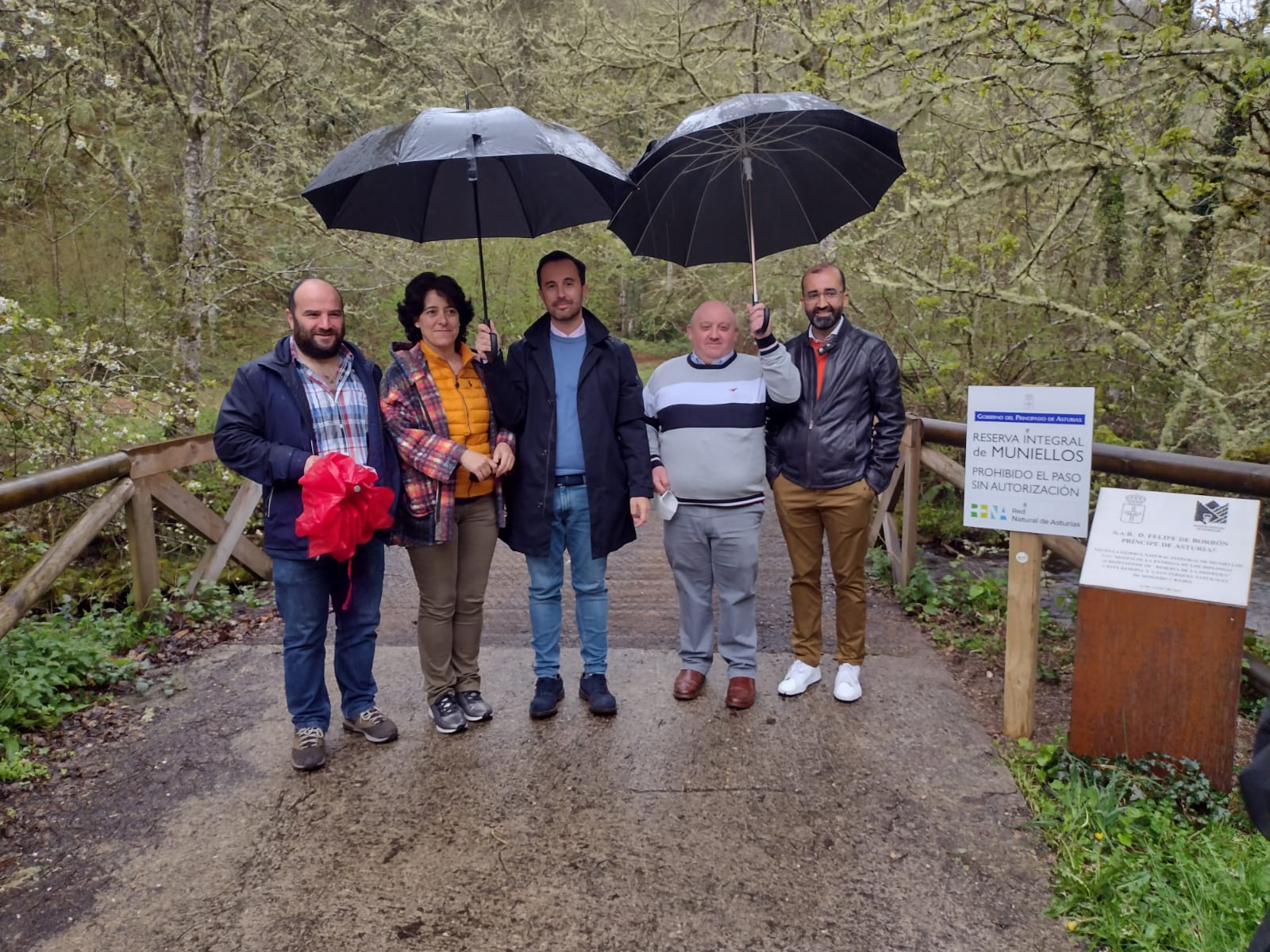 CANGAS.-Las autoridades visitan las obras de mejora de Moal