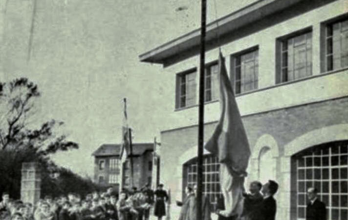 Remembranzas berzocaniegas: Izado de banderas, cánticos y el mes de mayo
