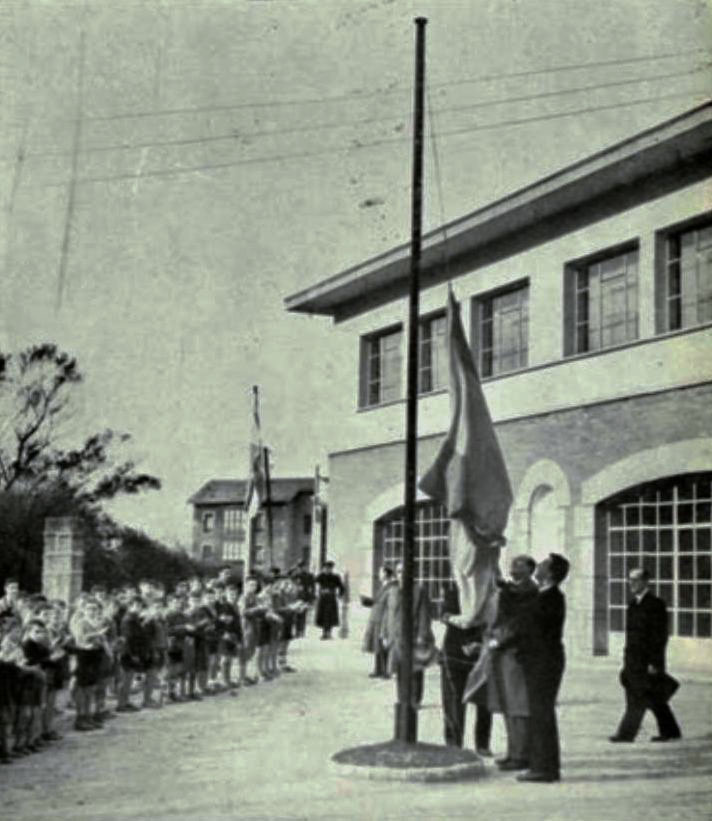 Remembranzas berzocaniegas: Izado de banderas, cánticos y el mes de mayo