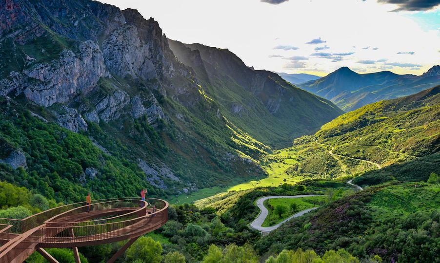 Un lazo con sello cangués para el mirador de La Farrapona