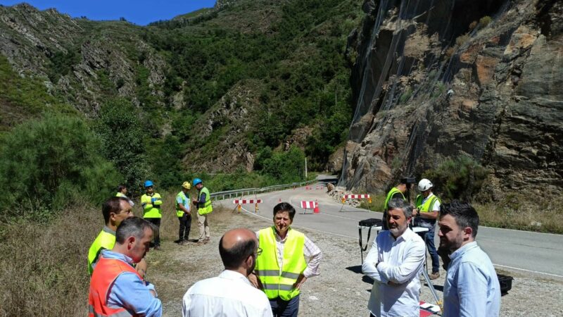 La carretera a Ibias seguirá cortada al menos 10 días más