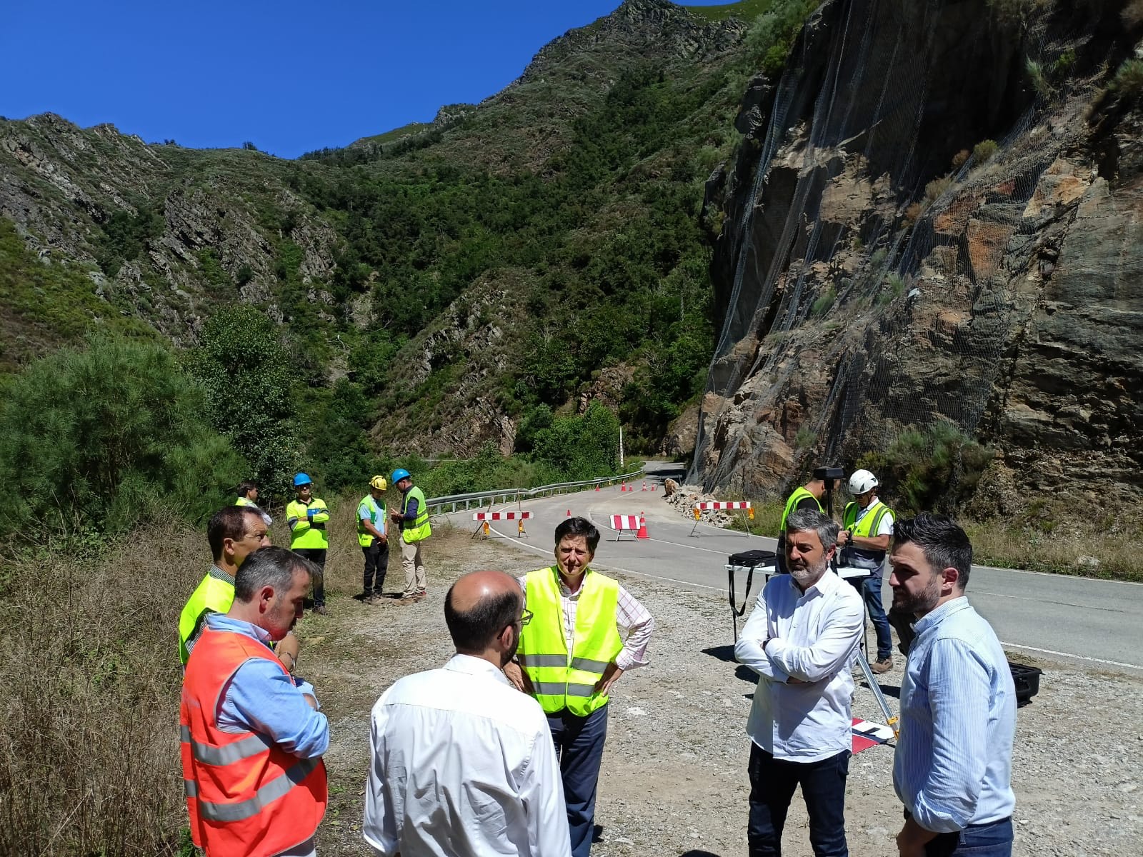 La carretera a Ibias seguirá cortada al menos 10 días más