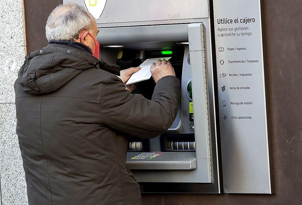 Nos llegan otras formas bancarias más accesibles para los mayores y las aldeas