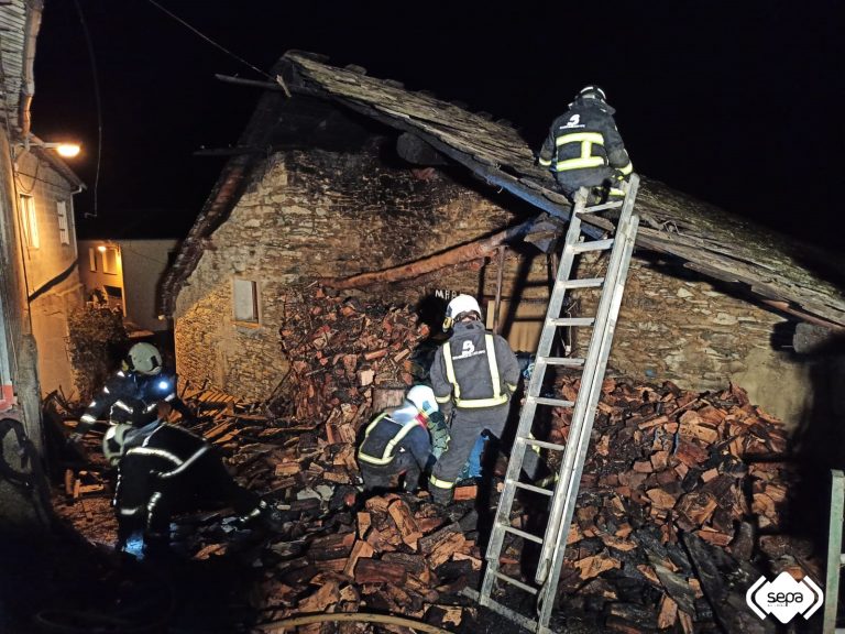CANGAS:Los vecinos detienen un incendio en Saburcio