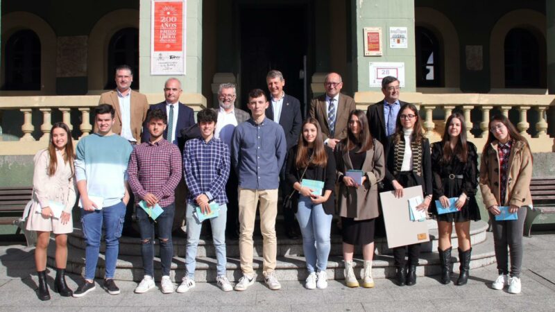 Automáticos Tineo entrega sus becas de estudio