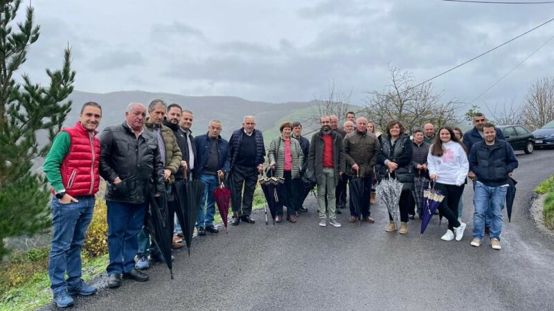 CANGAS.-Reparación de la pista de acceso a Pixán