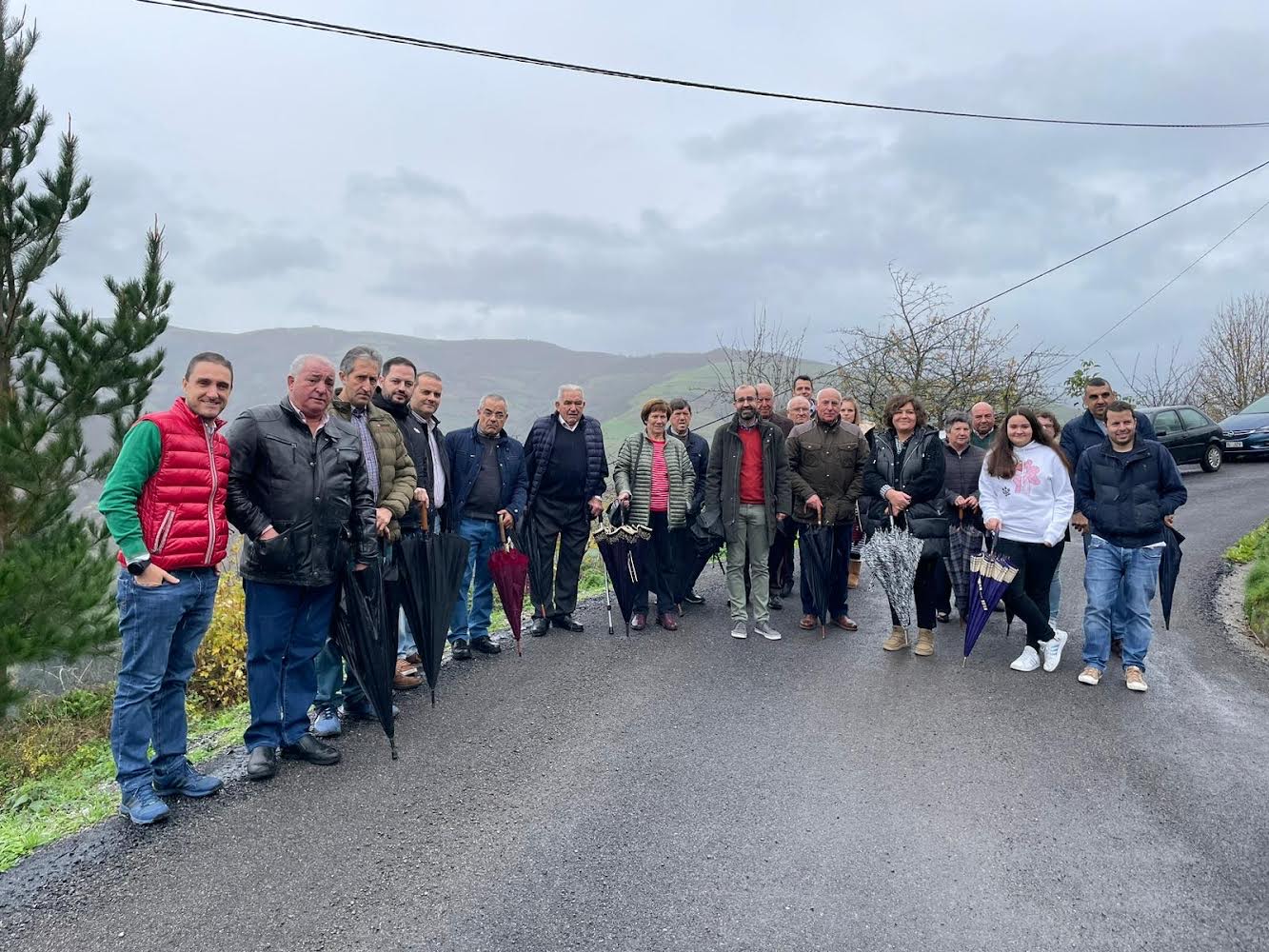 CANGAS.-Reparación de la pista de acceso a Pixán