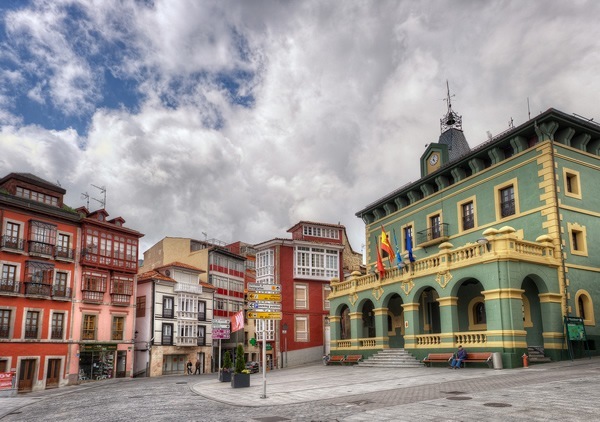 TINEO.- Seis proyectos para mejorar la Plaza de Tineo