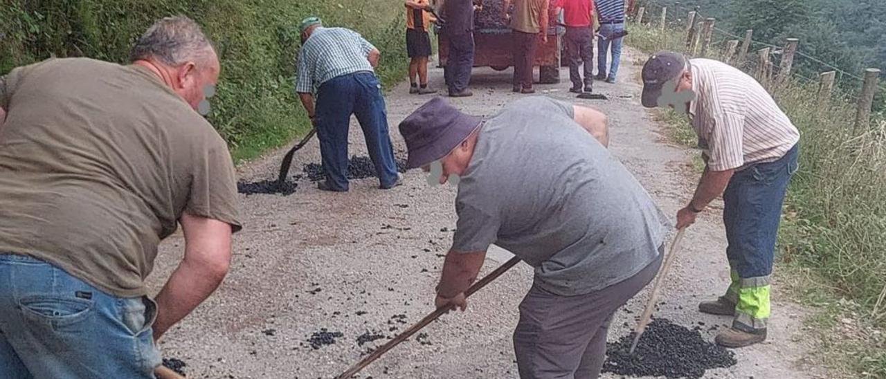 Facua exige al Ayuntamiento cangués la devolución a los vecinos de lo invertido en los arreglos de carreteras