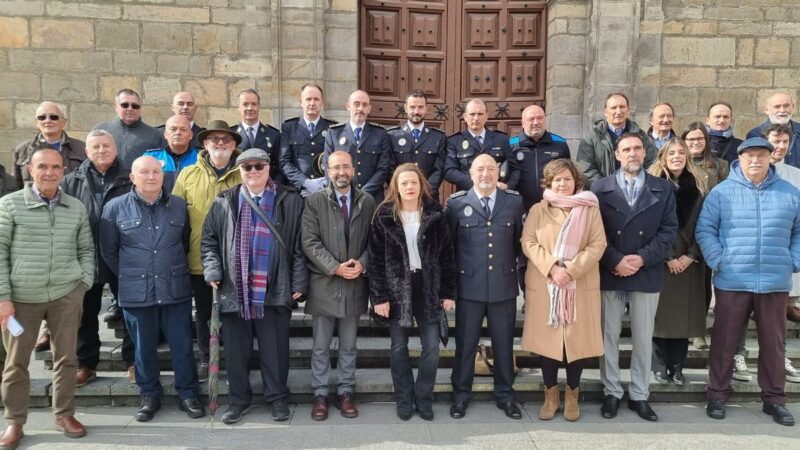 La Unidad de Policías Asturianas homenajea al recién jubilado jefe de la policía local canguesa