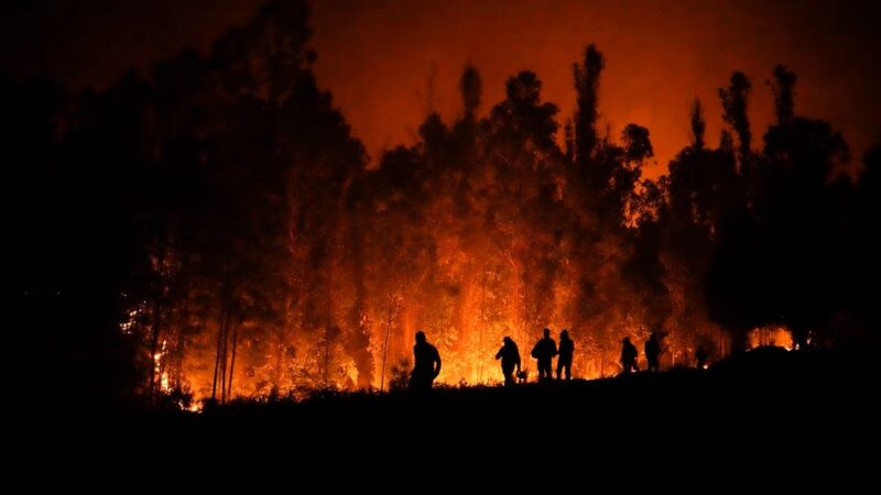 Un bombero cangués voluntario en los incendios chilenos