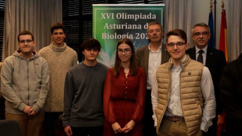 El cangués José Manuel Martínez recoge su premio en Biología