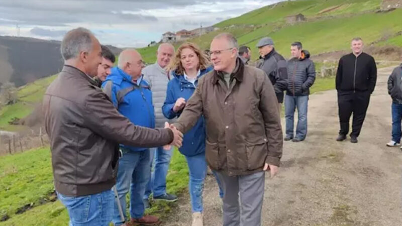 SUROCCIDENTE.-Canga denuncia el abandono del campo asturiano