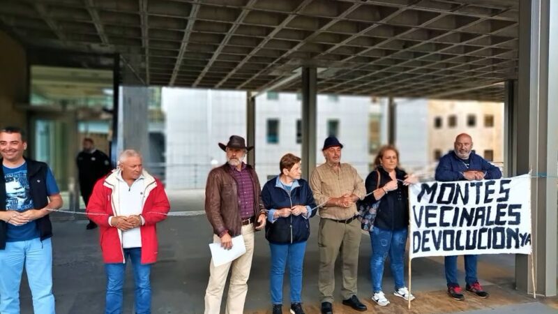 SUROCCIDENTE. Ganaderos se encadenan en Oviedo