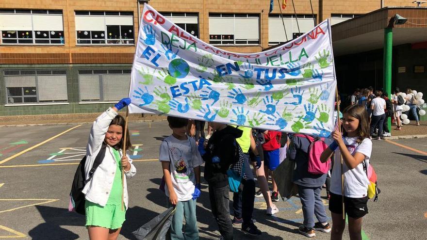 CANGAS DEL NARCEA.- Los escolares nos enseñan a conservar el Medio Ambiente. Jornada de limpieza