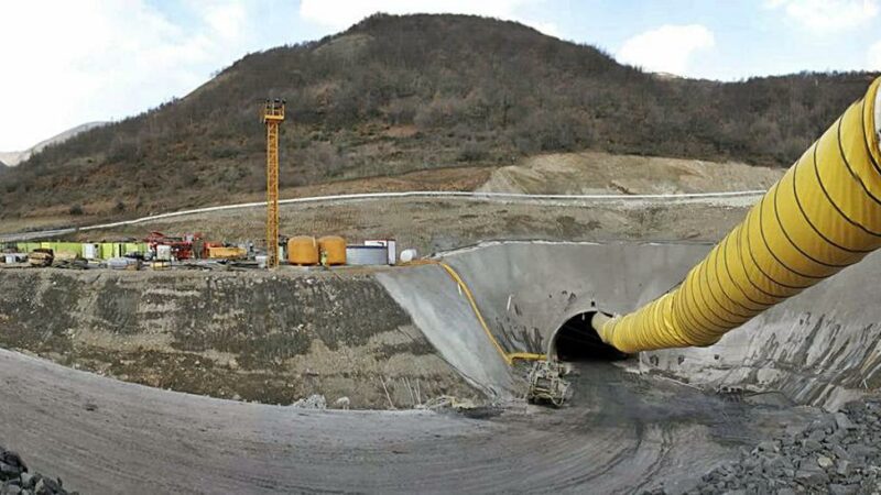 SUROCCIDENTE.- Victorino Alonso alquila maquinaria para restaurar los espacios mineros que él explotó