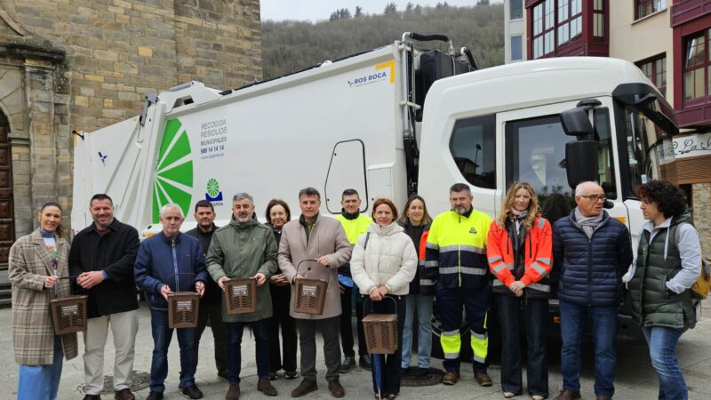 CANGAS DEL NARCEA.- El nuevo proceso de recogida de basuras avanza