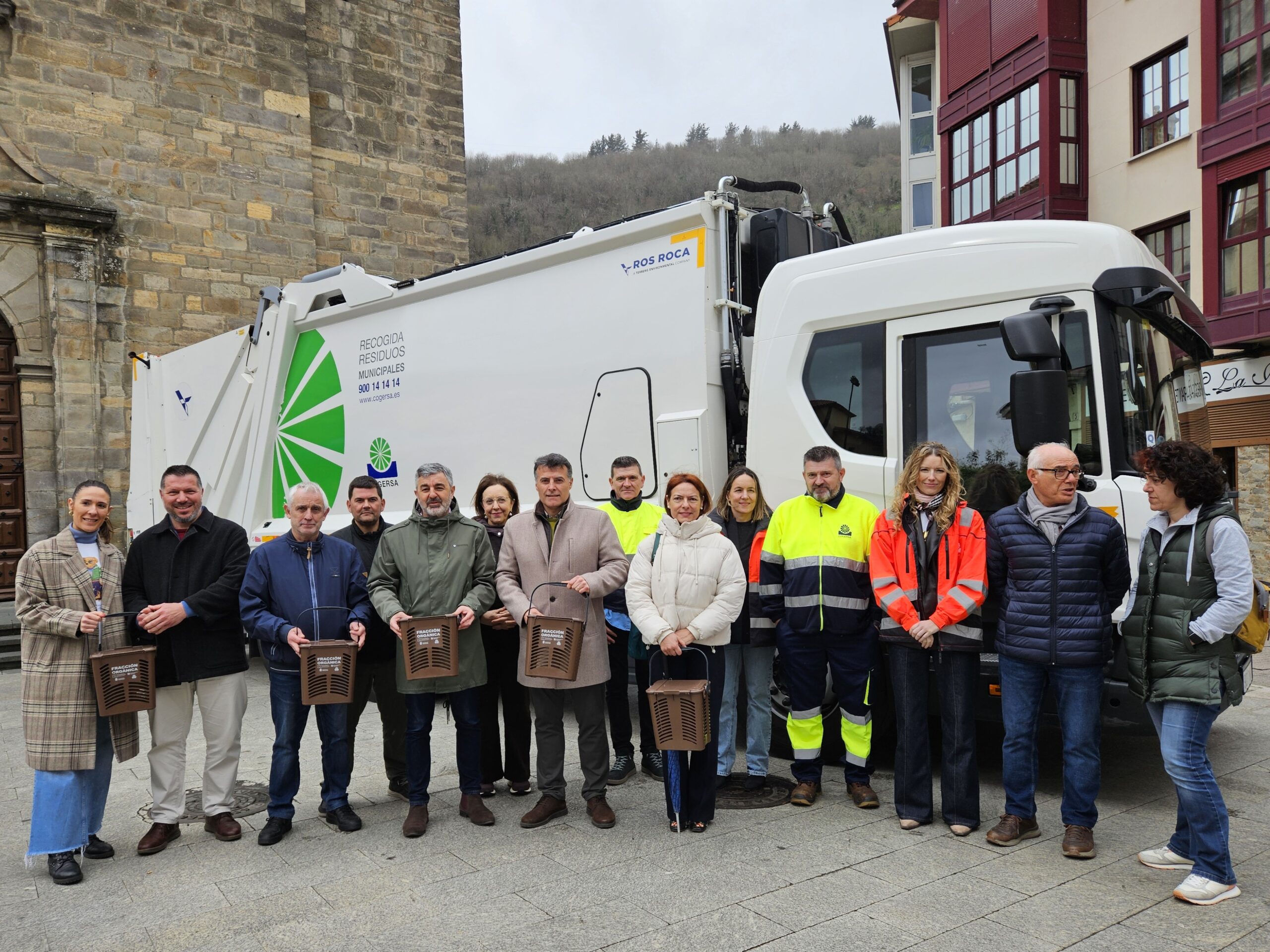 CANGAS DEL NARCEA.- El nuevo proceso de recogida de basuras avanza