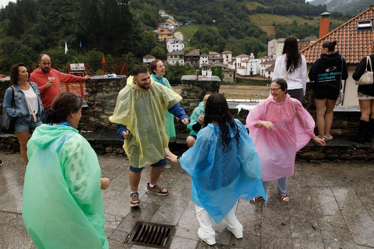 CANGAS DEL NARCEA.- Crónica de un 16 de julio pasado por agua
