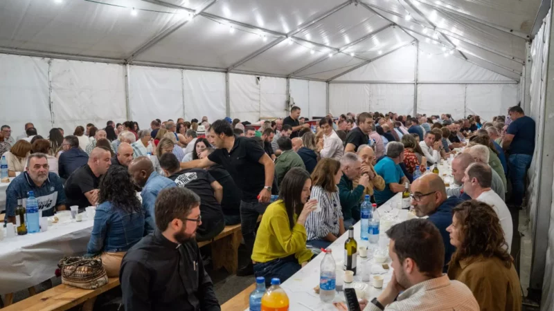 TINEO.- Naraval festeja la mejora de sus comunicaciones