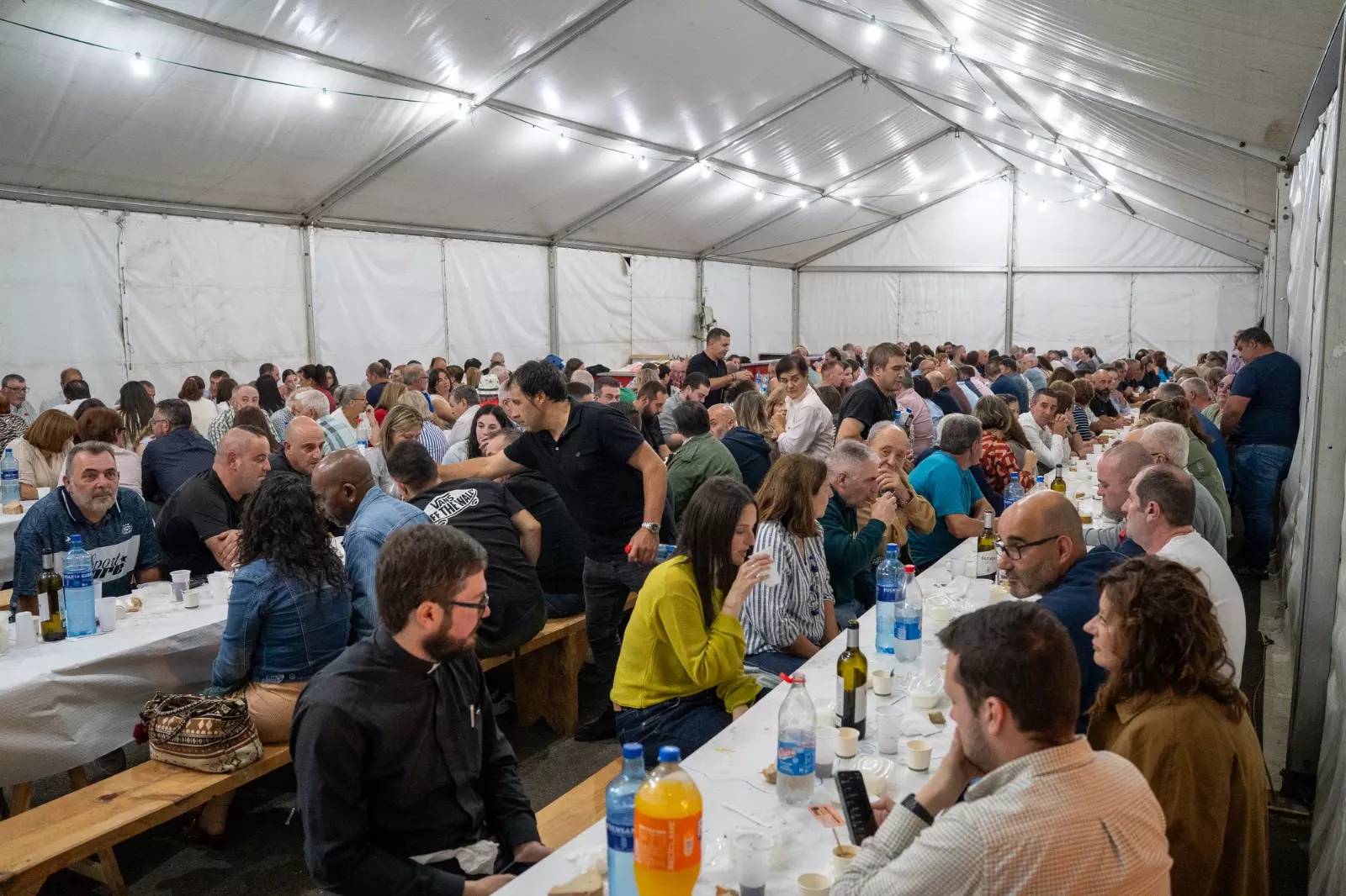 TINEO.- Naraval festeja la mejora de sus comunicaciones