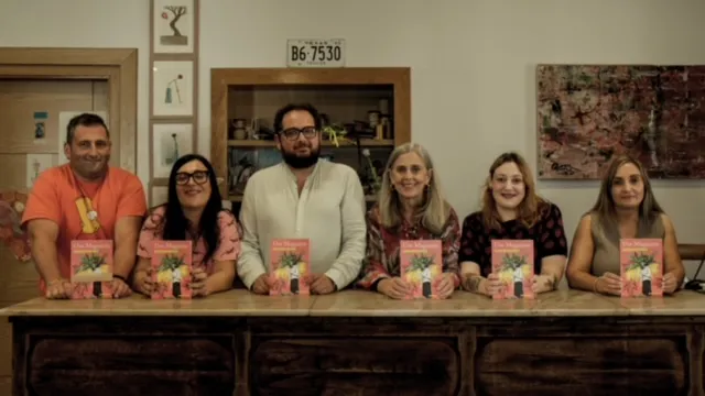CANGAS DEL NARCEA.- Flores La Plaza acogió la presentación de Uve Magazine: Deshielo, floración y vendimia