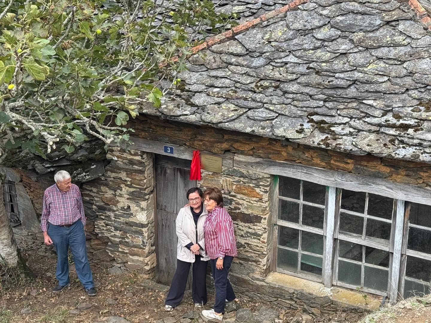ALLANDE.- Beveraso homenajea a Amparo Rúa