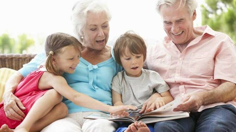 ASTURIAS es la región en que los padres más recurren a los abuelos para el cuidado de los hijos